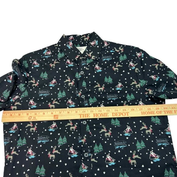 Free Planet‎ Skiing Santa Clause Christmas Button-Up Shirt - Men's Size Small - Picture 6 of 7